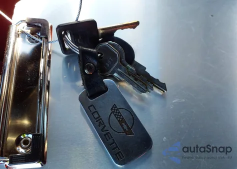 1985 Chevrolet Corvette из США, поврежденный, VIN 1G1YY0789F5112100